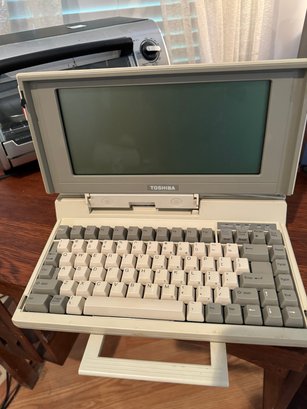 Vintage Toshiba T1100 Laptop Computer
