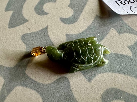 Vintage Carved Turtle Charm Or Pendant (Lot # 10Sh)