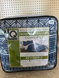 Full / Queen Reversible Down Alternative Comforter - New In Packaging