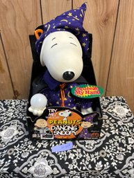 Vintage Peanuts Dancing Snoopy Toy In Original Box