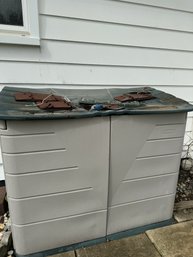 Large Rubbermaid Outdoor Storage Container - Needs Lock Cut Off