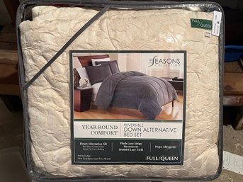 Down Alternative Full / Queen Comforter Bed Set