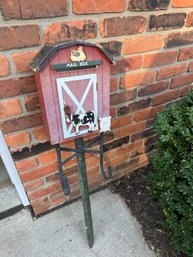 Darling Baryard Mailbox