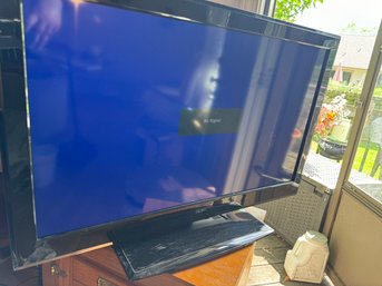 Flat Screen 31 Inch TV / Television - Working!