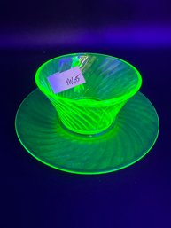 Vintage Green Uranium / Vaseline Glass Anchor Hocking Spiral Coffee Cup And Saucer