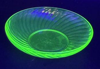 Vintage Uranium Glass Berry / Cereal Bowl