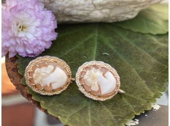 Vintage Carved Shell Cameo Screw Back Earrings