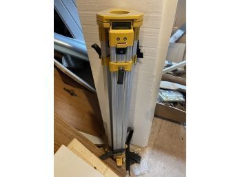 Dewalt Construction Tripod DW0736 Type 1