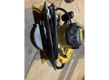 Dewalt DW357 7 1/4 In Circular Saw