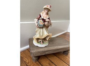 Classic Gallery Victorian Porcelain Lady