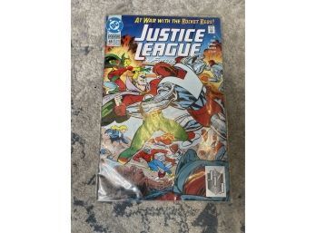 Justice League DC Comic - At War With The Rocket Reds Europe