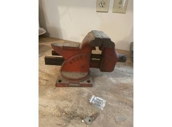 Scout Bench Iron Vise Swivel Base