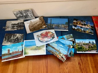 Four Notebooks Of Mostly Foreign Postcards   - Approximately 1000 Cards