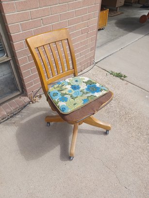 Antique Adjustable Desk Chair For Getting Things Done