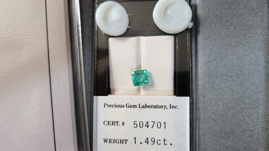 Loose 1.49 Carat Emerald Cut Colombian Emerald