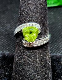 14k White Gold 2 Carat Trillion Cut Peridot Ring With Diamond Size 6.5-7 3.1 Gram