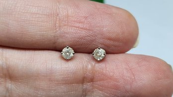 14k White Gold .28 Carat Diamond Stud Earrings