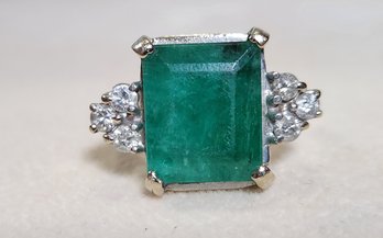 14k White Gold 9.5 Carat Natural Emerald Diamond Ring
