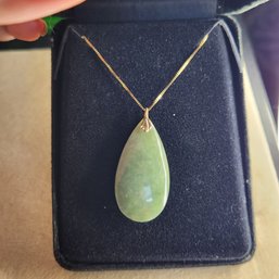 14k Yellow Gold 18 Inch Teardrop Jade Pendent Necklace