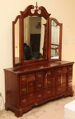 Federal Style Mahogany Dresser With Mirror