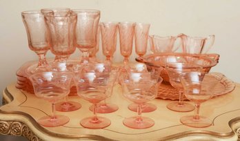 Optic Pink Cristal DArques Optic Swirl 27 Pieces