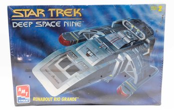 'Star Trek: Deep Space Nine' Runabout Rio Grande Model Kit - AMT/ERTL