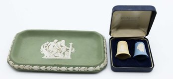 Wedgwood Jasperware Green And White Rectangular Pin Dish & Pair Of Wedgwood Christmas Thimbles