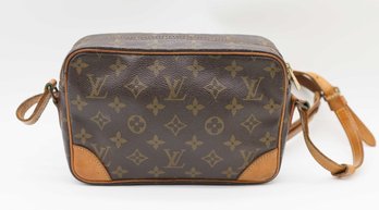 LOUIS VUITTON Shoulder Bag