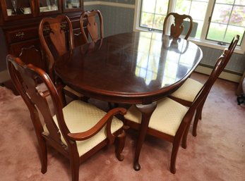 Thomasville Furniture Dining Room Table And 6 Chairs - 2 Leaves Included