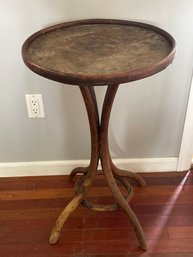 Pedestal Table In Curved Wood