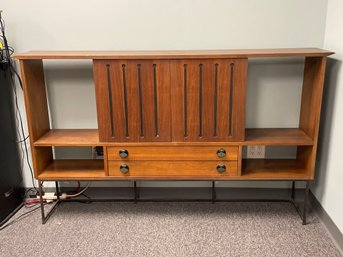 Mid Century Stanley Furniture, STANLEY WALNUT SPADE ROOM DIVIDER/WALL UNIT - Rare