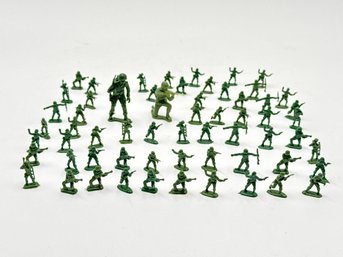 Vintage Green Plastic Army Men Toy Soldiers - 1 Inch Tall