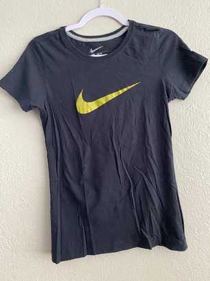 Nike Slim Fit Medium T-shirt