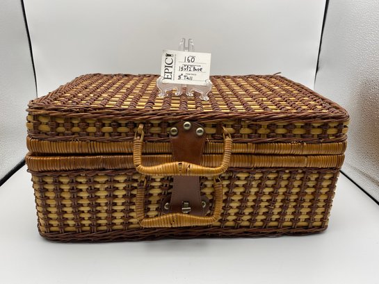 Lot 160 Wicker Woven Lined 18x12x8 Beach Travel Picnic Carry Case Basket Luggage