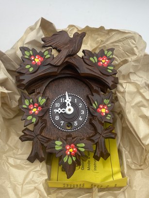 Lot 101 Unused/New Traditional Wood Carved Mini Cuckoo Clock With 5 Painted Flowers And Leaves