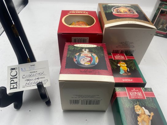 Lot 310 Cartoon Characters Ornaments A Muppet Christmas, Road Runner And Wile E Cayote, Garfield,peanuts