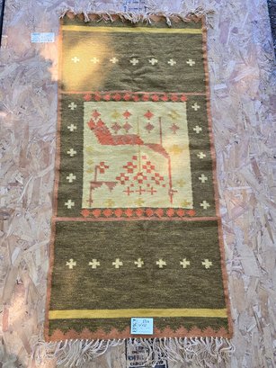 Lot 225 Elegant Green Rug: 54' X 26' Inches - Add Vibrant Style To Your Home Decor!