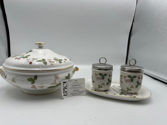 Lot 229 Wedgwood Bone China Wild Strawberry Oven To Table Setting 5 Pieces