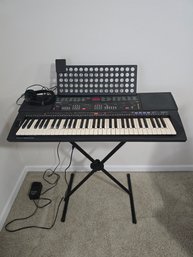 Electric Yamaha PSR-500 Keyboard W/ Stand