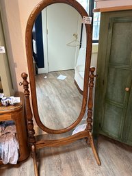 Lot 142 Tilting Standing Full Body Mirror, Oval, Beautiful Condition! No Damage! Dimension 53x23 63x21