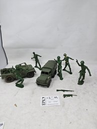 Lot 64 Vintage US Army Truck Deuce And A Half, Army Jeep And  5 Green Soldiers With Guns