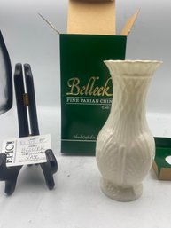Lot 317 Belleek Fine Parian China Vase Sea Shell Pattern Design Hand Crafted In Ireland