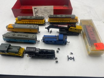 Lot 332 HO Train Cars, Train Parts, Railroad Crane