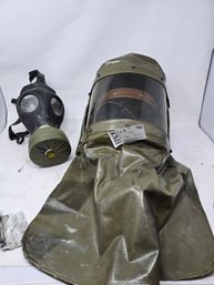 Lot 94 Chemical-Resistant Hood & Gas Mask: Schutzfilter 68 - Protection You Can Rely On.