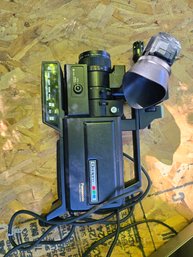 Camera Panasonic Omnipro Color Video Camera - Serial Number C2WA10384 - Auto Focus - X6 Power Zoom