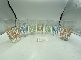 Lot 373 Set Of 7 Vintage Juice Size Drinking Glasses: Adorned With Delicate Flower Designs