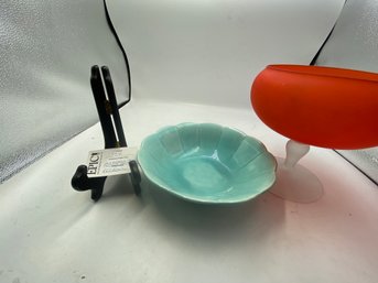Lot 158 Italian Glass Elegance: Empoli Carlo Moretti Red Cased Footed Bowl & M.S. George Teal Bowl