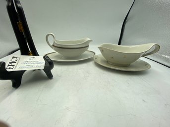 Lot 161 Two Pieces Vintage Bavaria Gravy Boat - Sauce Boat - Kitchenware - German Porcelain