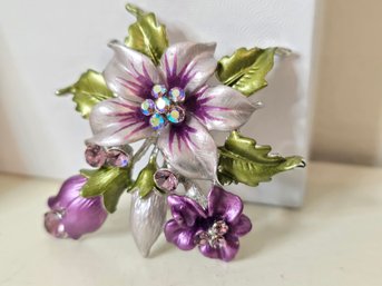 Lot 129 Vintage Jeweled Flower Brooch: Elegant 2.5'x2' Statement Piece