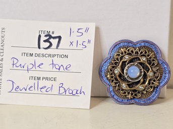 Lot 137 Purple Tone Jeweled Brooch: Elegant 1.5'x1.5' Accessory With Sparkling Charm